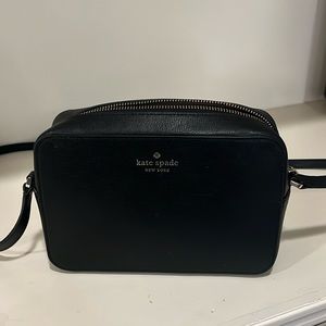 Black Kate Spade ”Harper” crossbody purse